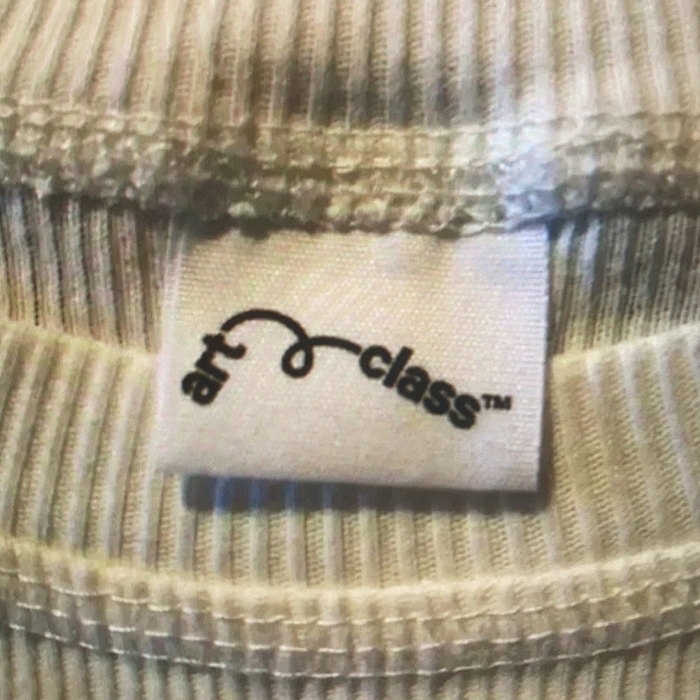 Top - Picture 4 of 4